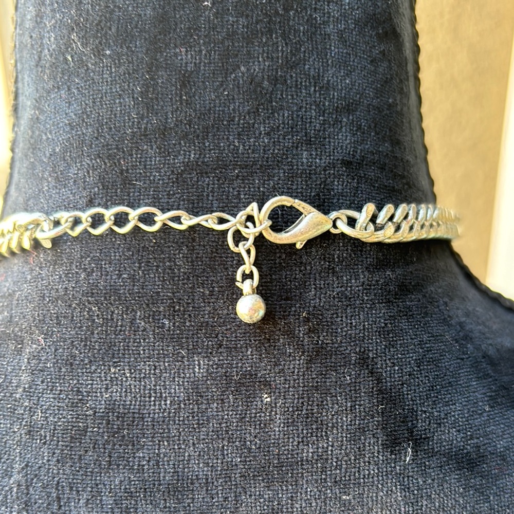 Elegant Silver Statement Necklace. EUC - Picture 3 of 4